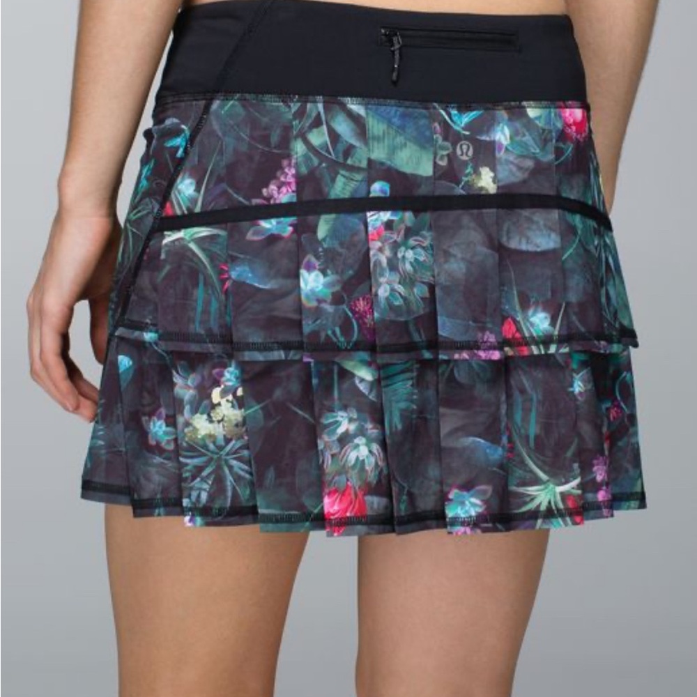 Lululemon pacesetter skirt in 4-way stretch  “curious jungle”